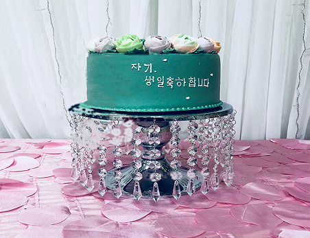 Cupcake Cake Stand With 42 Acrylic Chains