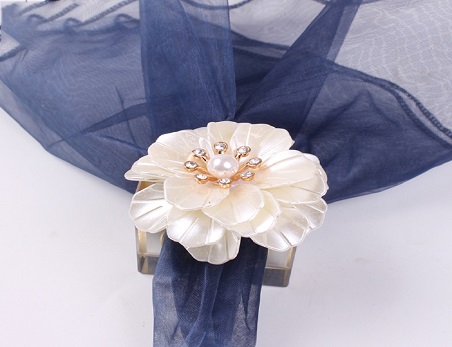 Flower Shape Pearl Napkin Rings